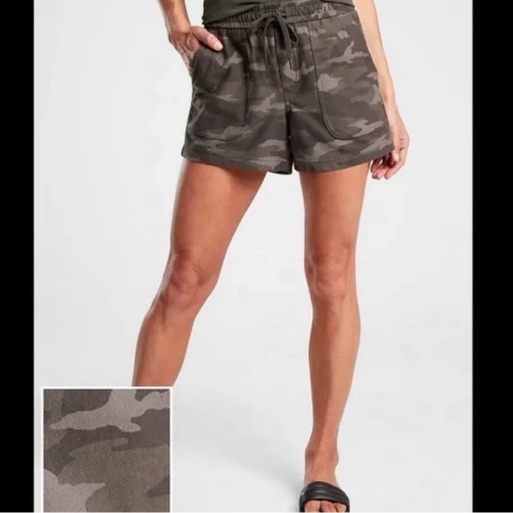 ATHLETA CAMO ELASTIC WAIST STRETCHY FARALLON SHORTS SIZE 6 NWT C4